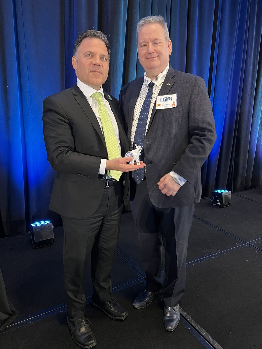 JenMossop's tweet photo. The best peeps work in hospice palliative care! Annual conference in full swing &amp; the Elephant is the in the Room! We’re all going to die and no one likes to talk about it - except for the 900 people in the room here #HPCO2025 Thanks @AnthonyLeardiPC @SylviaJonesMPP  @fordnation https://t.co/fVjmsdqwB5