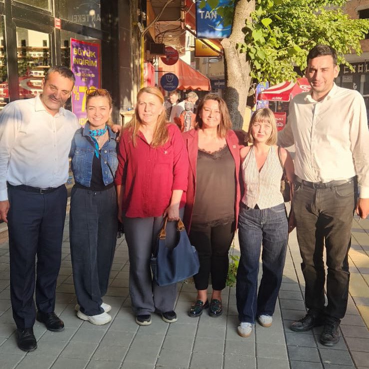 İl Başkanımız, Milletvekilimiz, İl Kadın Kolu Başkanımız ve Türkeli İlçe Kadın Kolu Başkanımız ile birlikte bir aradaydık. 
Cumhuriyetimizin temel değerlerinden biri olan dayanışma ve birlikte çalışma kültürünü her fırsatta yaşatmaya, güçlendirmeye devam ediyoruz.