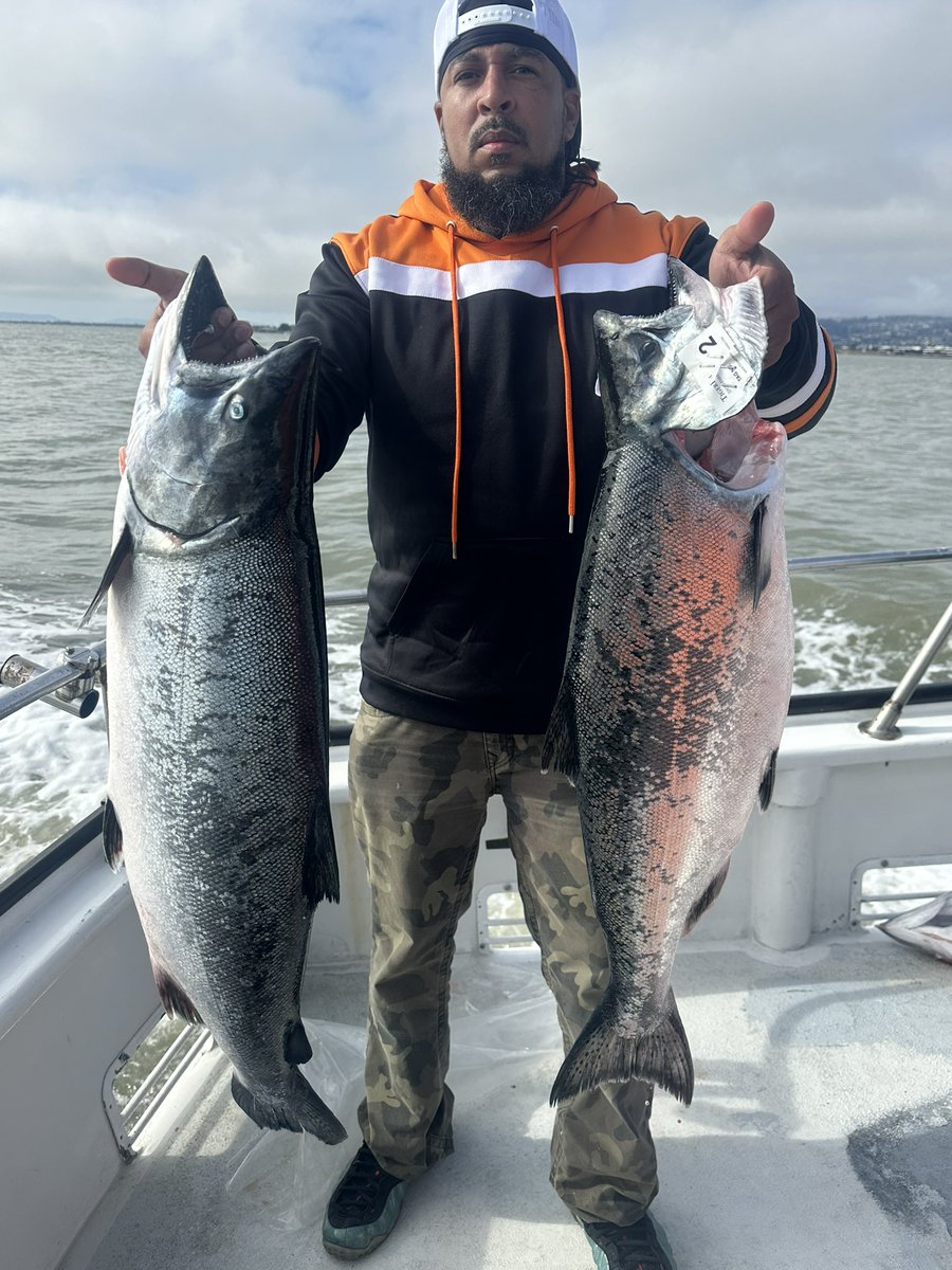 The champ is here ☝🏾🥇#catchoftheday #jackpot #biggestfishontheboat #salmonseason #FarallonIslands