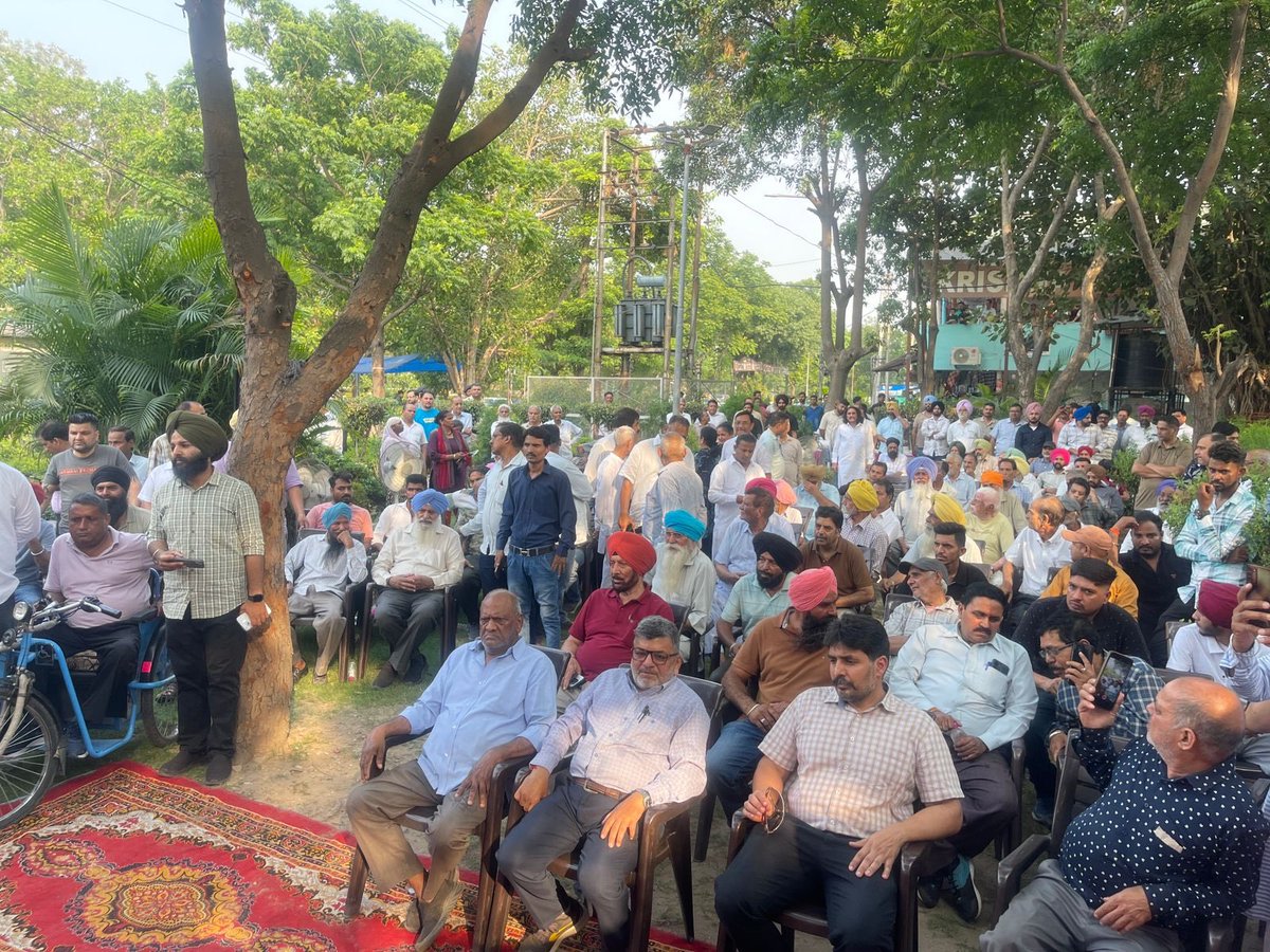 Harmohinder Singh Lucky (@luckyhsinc) on Twitter photo Attended Public Meeting in Krishna Nagar Market after inauguration program of CCTV cameras installation in Ward No. 30 (Sector 41, Badheri and Butrela villages respectively) Sh. <a href="/ManishTewari/">Manish Tewari</a> ji MP Chd. putting endless efforts to serve City Chandigarh
<a href="/SinghButerla13/">Hardeep Singh Saini</a> Attended Public Meeting in Krishna Nagar Market after inauguration program of CCTV cameras installation in Ward No. 30 (Sector 41, Badheri and Butrela villages respectively) Sh. <a href="/ManishTewari/">Manish Tewari</a> ji MP Chd. putting endless efforts to serve City Chandigarh
<a href="/SinghButerla13/">Hardeep Singh Saini</a>