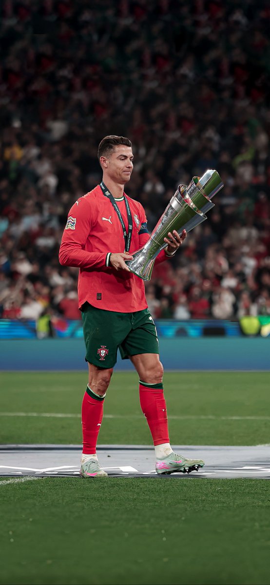 Chaabi4K's tweet photo. 📁 4K Wallpapers 
  📂 UEFA Nations League 
    📂 Portugal 🇵🇹 
      📂 Cristiano Ronaldo #CR7 https://t.co/JHH3hWwpbT