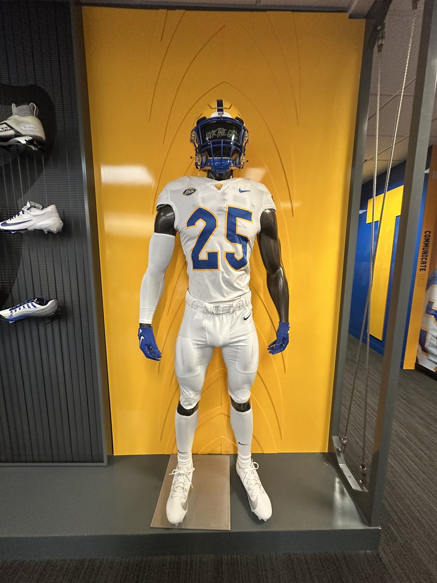 antfran34's tweet photo. Had a great time at Pitt 7 on 7 camp, sharpening my route running and play making skills for my upcoming junior season. Also had an excellent tour of the facilities to follow.  @Dsuher1 https://t.co/BCVfgZV8Vw