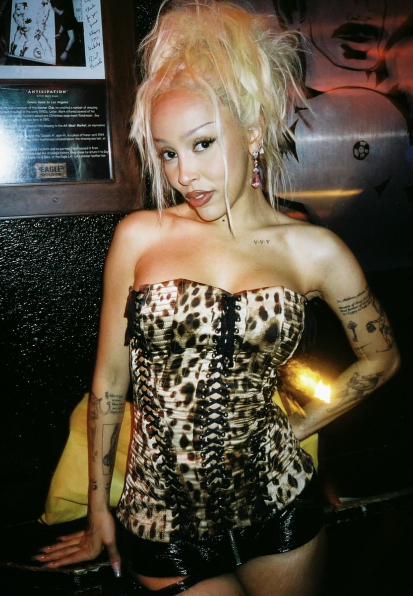 . @Dojacat looking fabulous in new photo