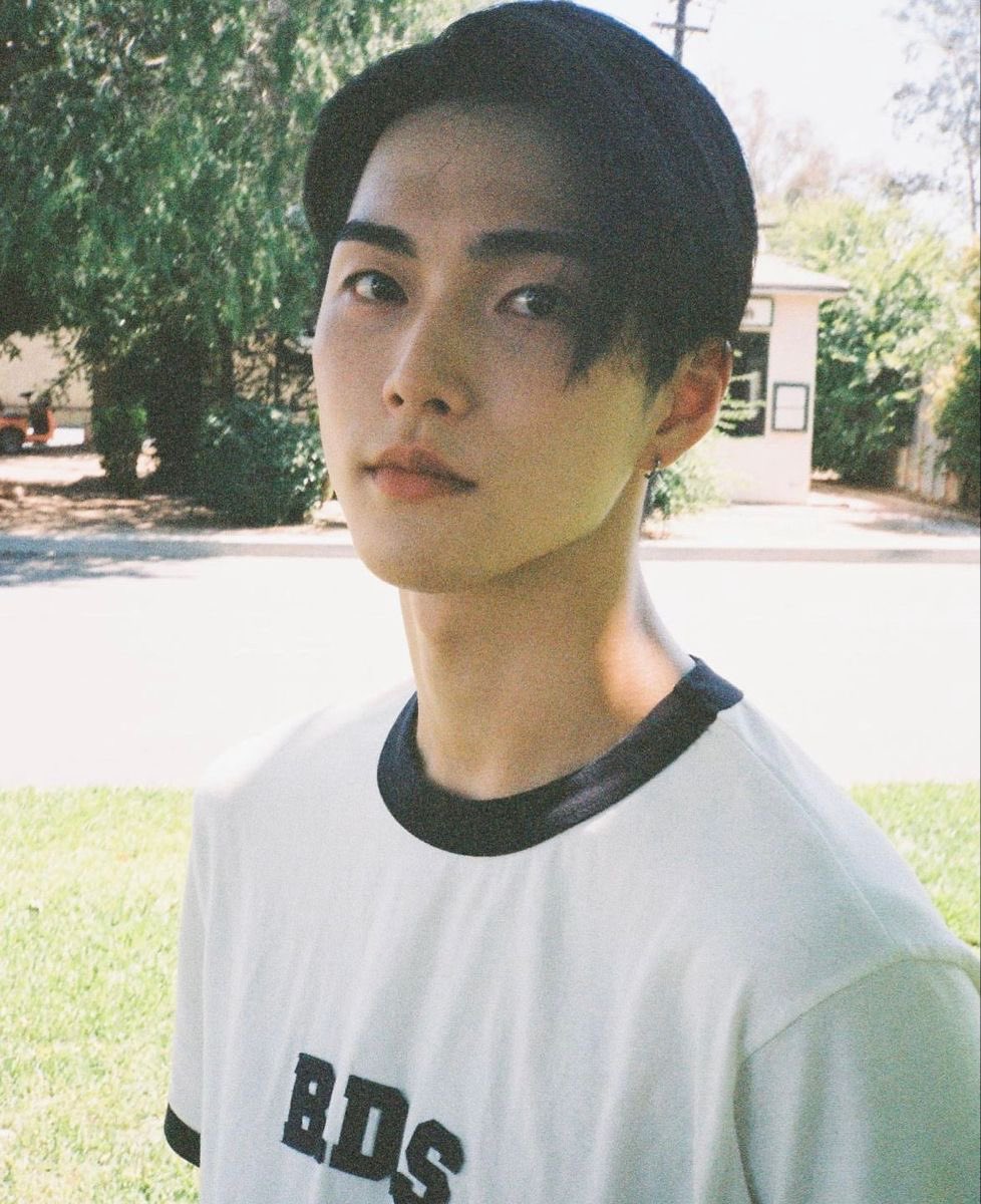 bubbleseunghan's tweet photo. a summer debut for seunghan couldn’t be more perfect i’m sobbing https://t.co/oCfEBtkDw0