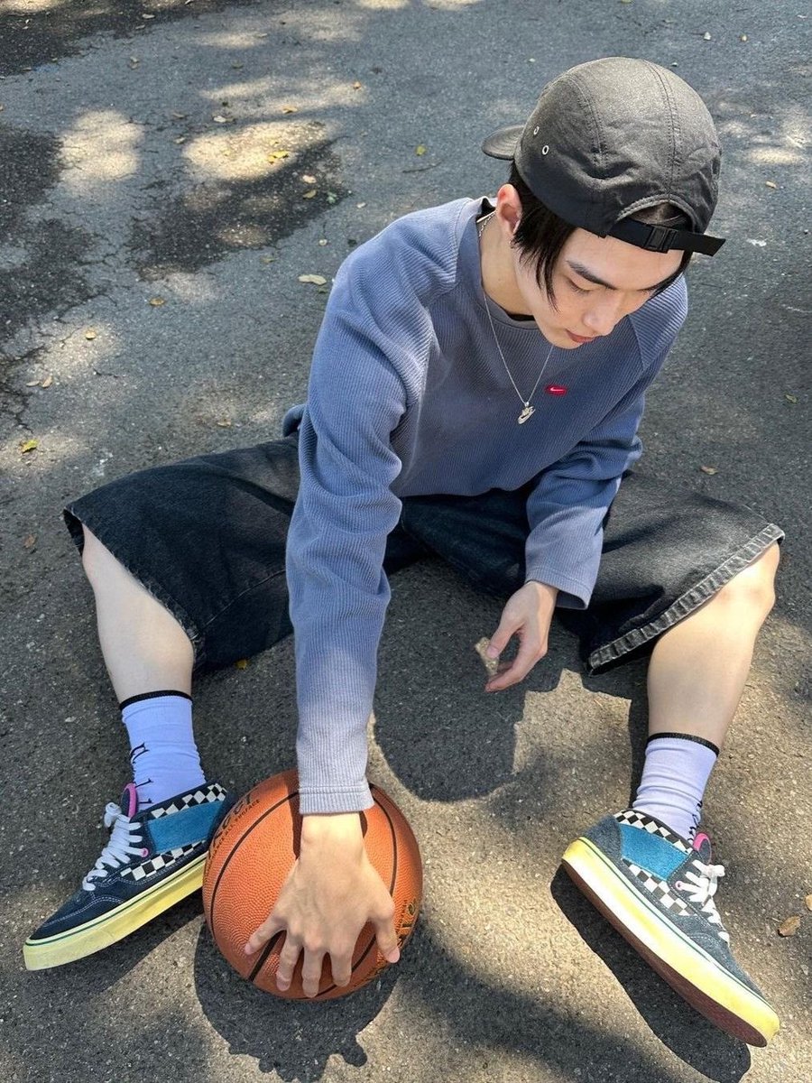 bubbleseunghan's tweet photo. a summer debut for seunghan couldn’t be more perfect i’m sobbing https://t.co/oCfEBtkDw0