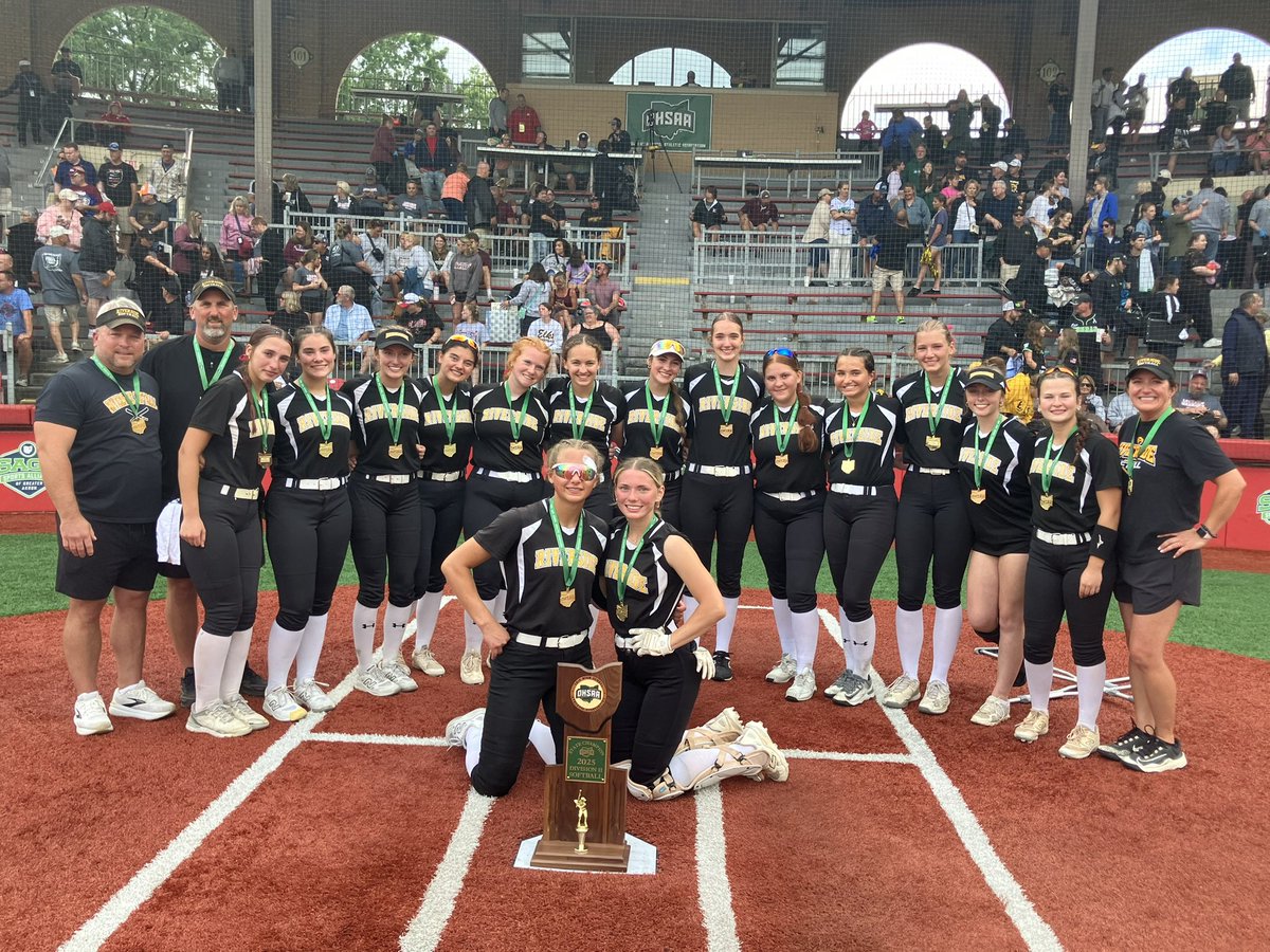 NHPreps's tweet photo. This one belongs to the Beavers!!! @RHSFastpitchOH state champions! https://t.co/NpklQdVUbw