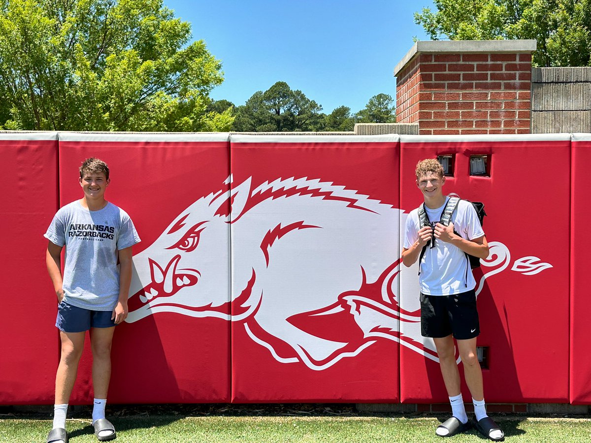 TownsendTeff's tweet image. 🐗 Razorback Advanced Skills Camp. First camp of the summer was 🔥 Thanks @CoachSamPittman @CoachBPetrino @FishbackMiles and the entire @RazorbackFB staff for making my first camp on The Hill a memorable one! 
-
#Arkansas #Football #FreshmanYear