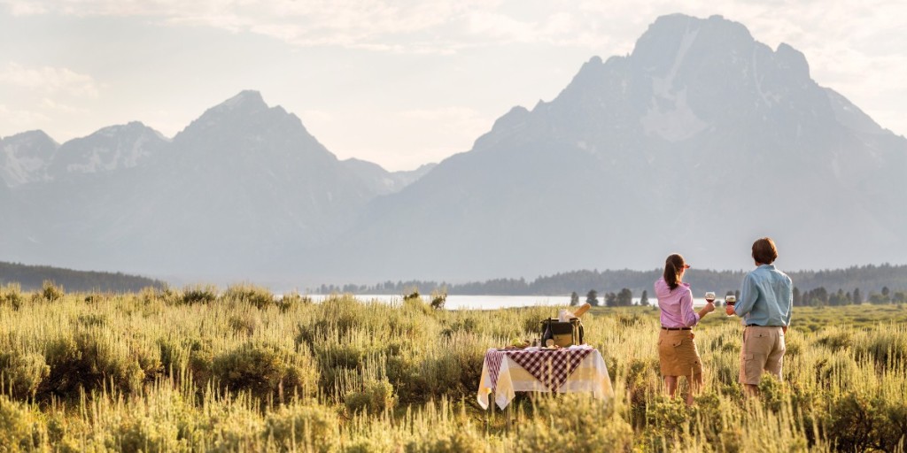 Saddle up for summer adventure. 🐎 Suite family package, wellness, music in the mountains, culinary experiences and more set the stage for summer fun in cowboy country. Discover more bit.ly/4mFH3B4 #CowboyLife #JacksonHole #FSJacksonHole