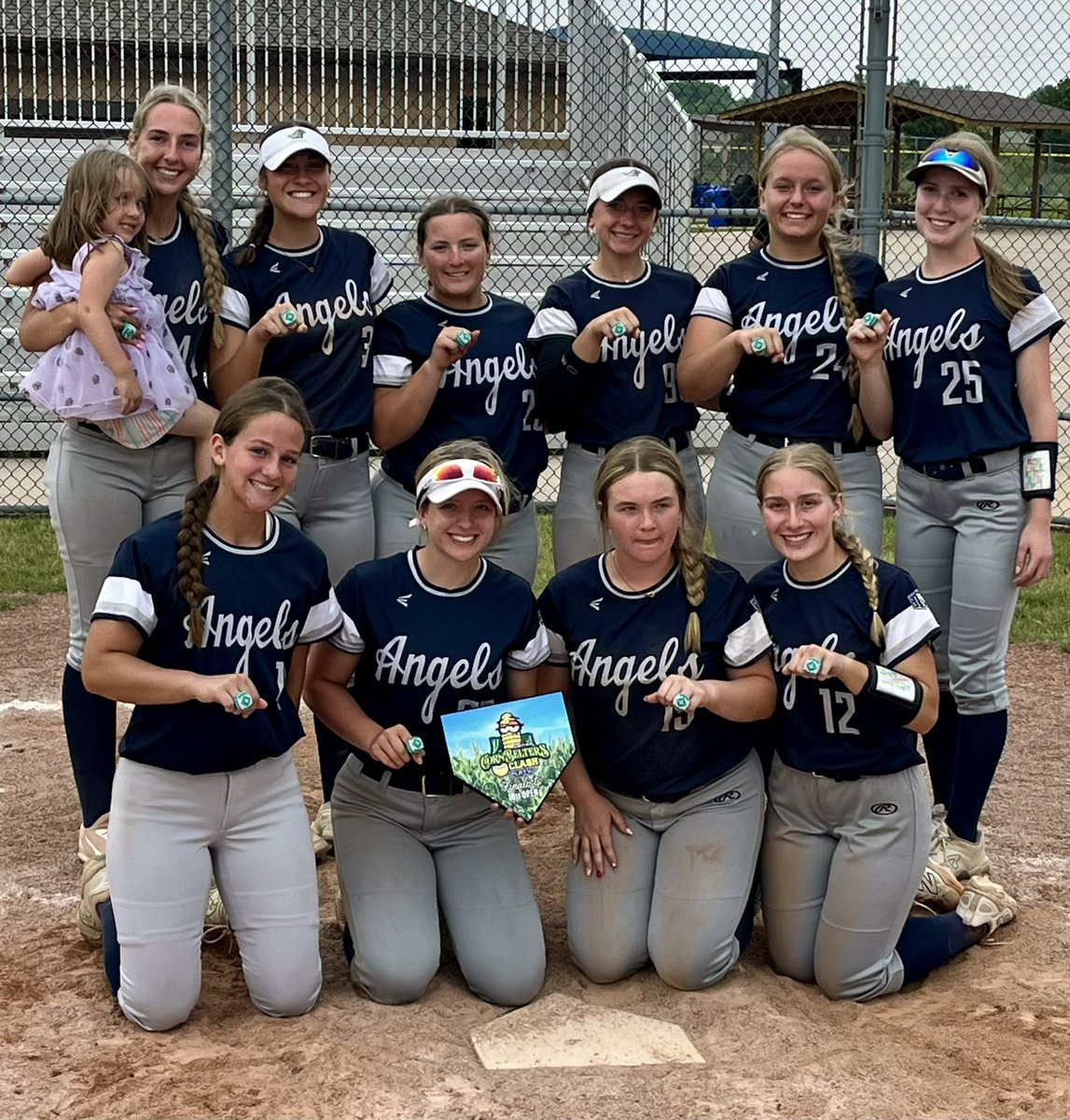 Went 4-2 and took home 2nd place this weekend at the Cornbelters Clash. Great to be back on the field together! Looking forward to a great summer!