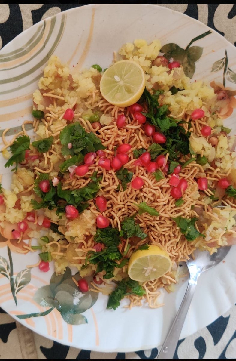Richaghumare's tweet photo. लहरा दो , पोहे का परचम लहरा दो
#पोहा #Poha #PohaDay #Indorewale https://t.co/6A5XUu5BlS