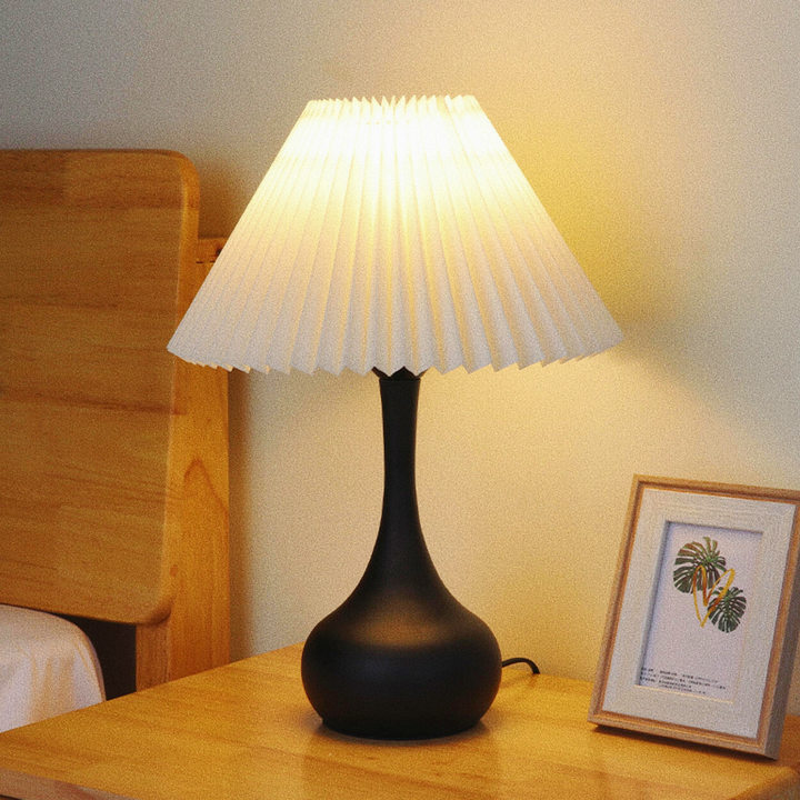 homebaa_'s tweet photo. Create the perfect atmosphere for reading or relaxing.
Table lamp with soft light provides a cozy, calming glow for your bedside table. 

✨ Size: 13"/17"
🔌 Power Source: Plug-in Electric
💡 Bulb Base: E26/E27

#homebaa #tablelamp #BedsideLamp #ReadingLight #SoftGlow https://t.co/RwkHYOCisX