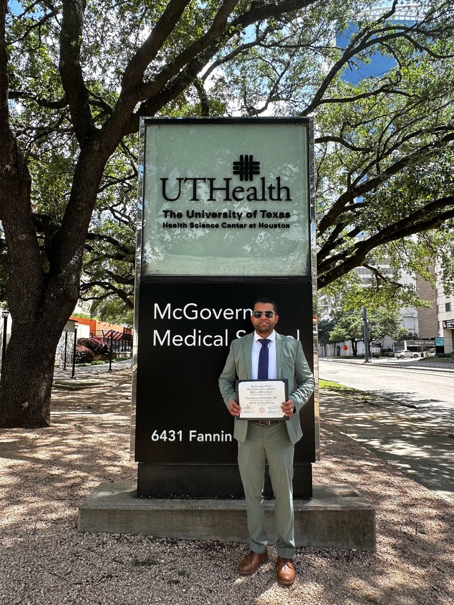 AAMDPath's tweet image. And finally graduated. Thanks to my lovely wife and great colleagues.

Many thanks to @UTHoustonPath