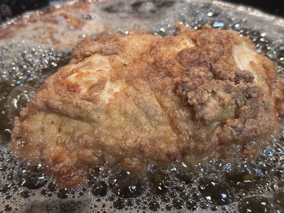 Check out my new recipe blog post: “Holy Voodoo Fried Chicken”
food.wesfryer.com/2025/06/08/hol…

Thanks to #MeatChurch and #ChatGPT for the inspiration!

#CookWithWes #foodie #recipe #recipes #chicken #FriedChicken #CastIron