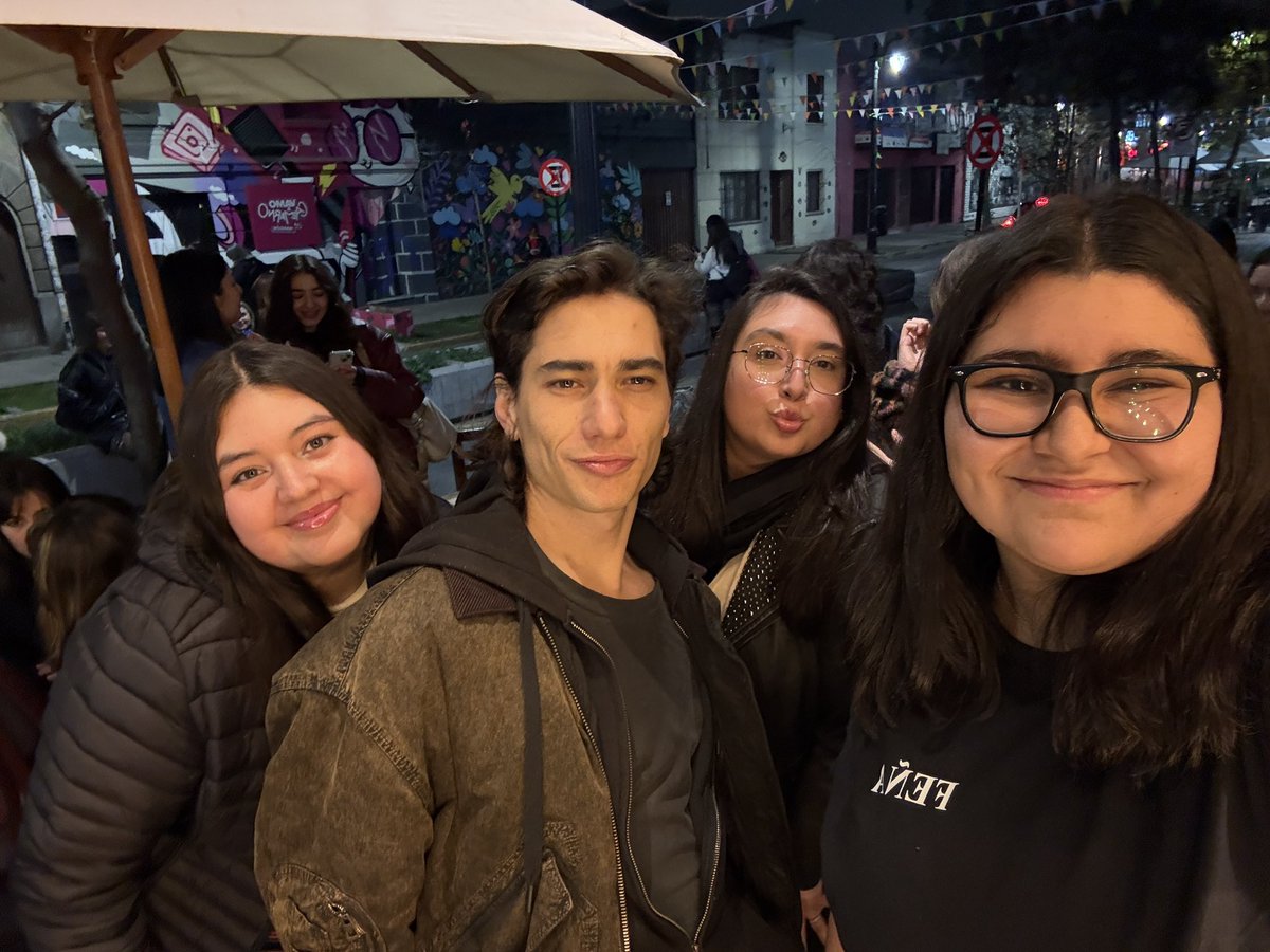 Como grupo pudimos conocer a Enzo la noche del viernes 

(Isi estaba enferma y no pudo ir :( )

<a href="/Nousotwiterrrrr/">Enzo</a>