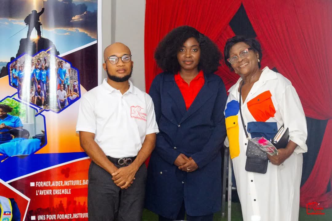 MutchiObas's tweet photo. Merci infiniment  aux compatriotes de l'Association d'Intégration au Sommet pour cette distinction que j’ai reçue avec beaucoup d’humilité et de gratitude.
#RejyonNòapapperi
#Ayitipakaperi https://t.co/gcBemQ4ecJ