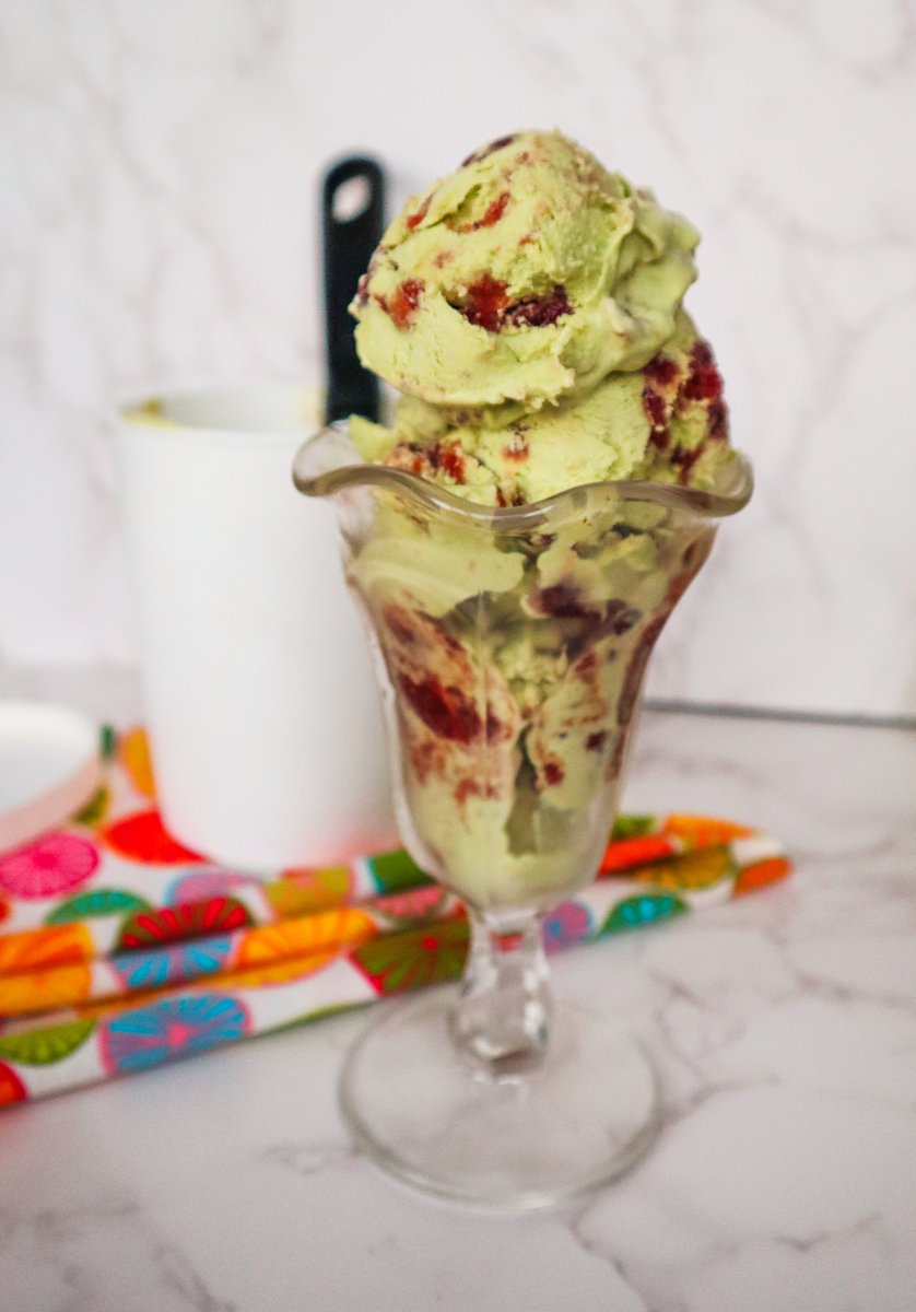 New Recipe: Vegan Key Lime Pie Raspberry Ice Cream! 
#veganrecipes fragrantvanilla.com/vegan-key-lime…