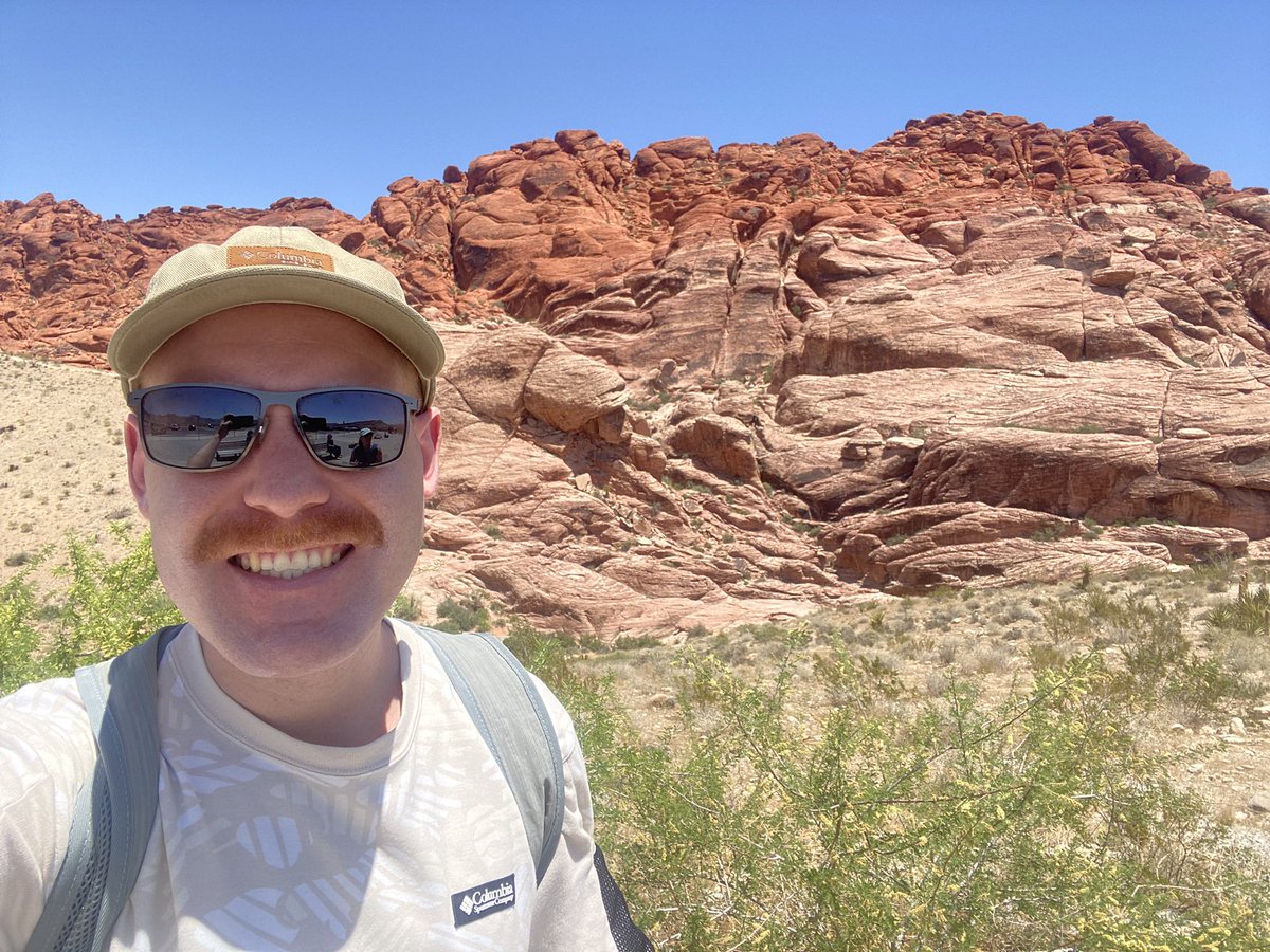 HolyJoely_'s tweet photo. Vegas Day 2 :D https://t.co/EoJmwikRWX