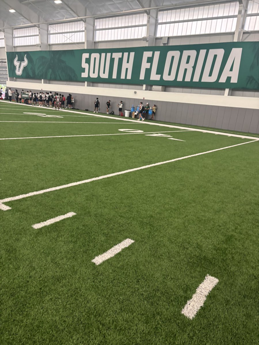 ItzCris2x_'s tweet image. Great day at USF. Learned a lot, went 8-4 on the 1 on 1’s