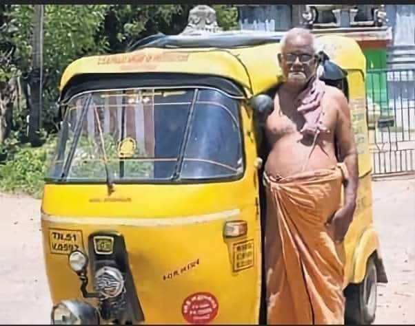 கடவுள் அப்ப அப்ப தன்னை வெளிப்படித்திக்கொண்டேதான் உள்ளார், யார் மூலமாகவும்💐🙏

நாகை மாவட்டம், சீர்காழி அடுத்த திருநாங்கூர் வட்டத்தில் உள்ள, திவ்ய தேசங்களில் ஒன்று, கீழச்சாலை மாதவ பெருமாள் கோவில்.

திருமங்கையாழ்வாரால் பாடல் பெற்ற இத்தலத்திற்கு, பஸ் வசதி கிடையாது. ஆட்டோ மற்றும்