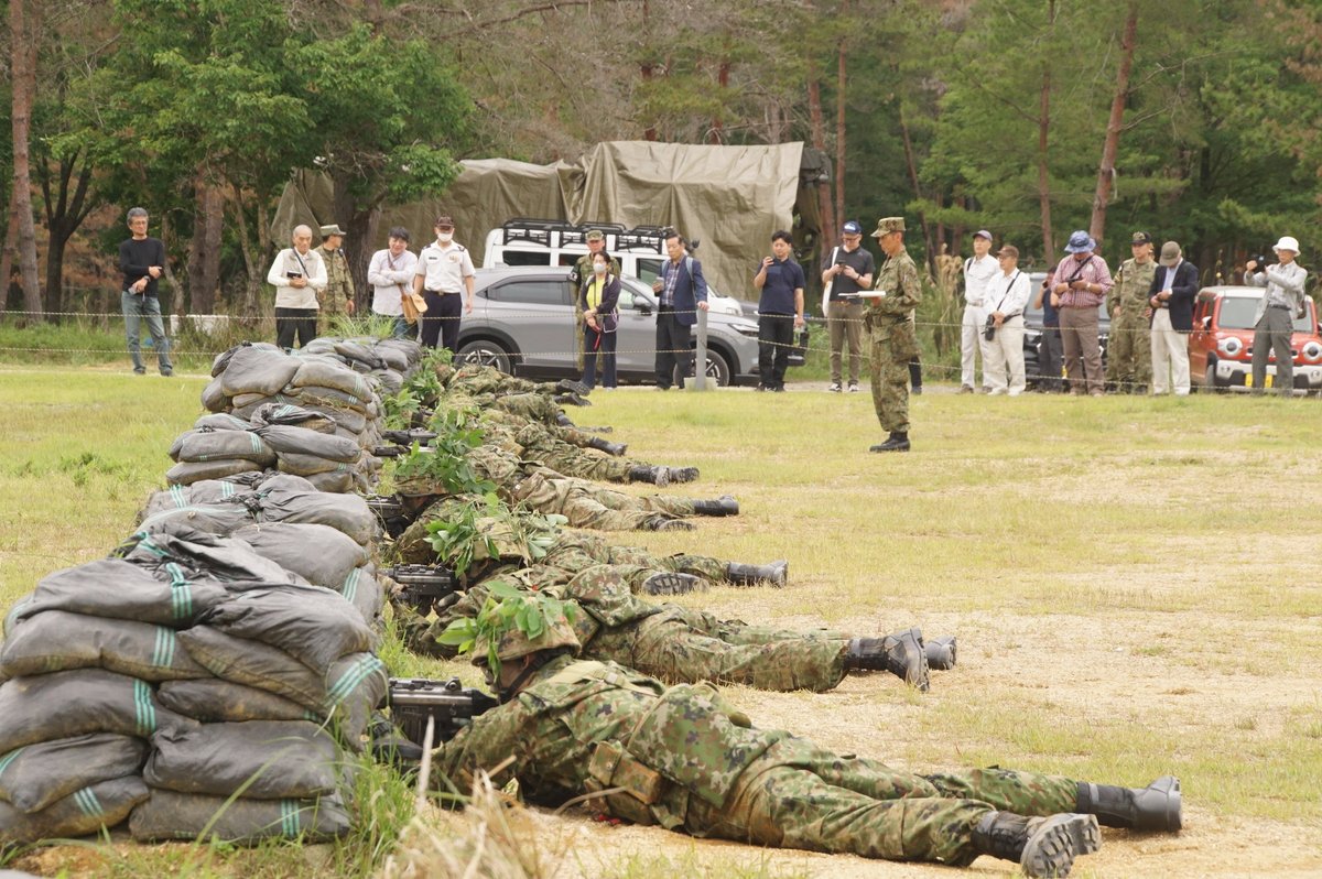 7th_Inf_Kyoto's tweet image. 防衛モニター及び駐屯地モニターの訓練見学です。
今回は自衛官候補生の戦闘訓練を見学!自候生たちの頑張る姿を間近で見てもらえました。
見学を通じて自衛隊の活動への理解を深めてもらえる機会となりました。
#福知山