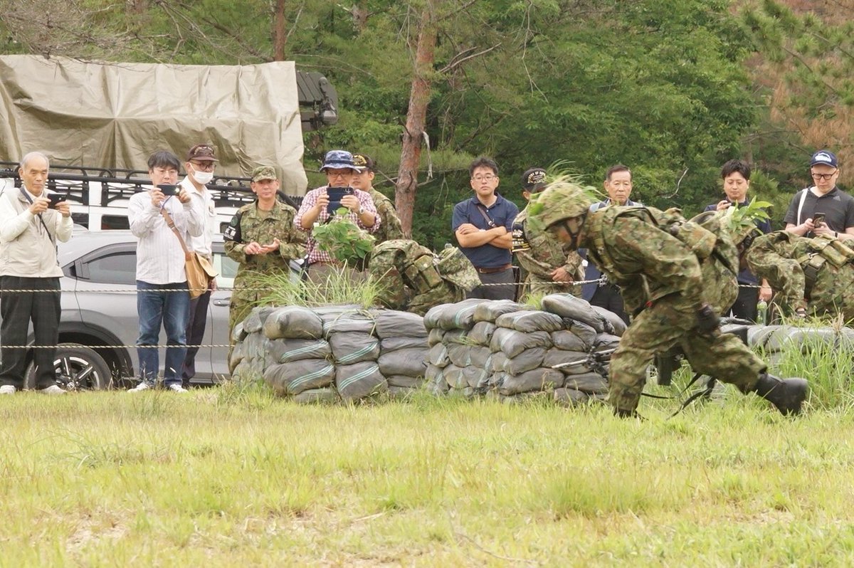 7th_Inf_Kyoto's tweet image. 防衛モニター及び駐屯地モニターの訓練見学です。
今回は自衛官候補生の戦闘訓練を見学!自候生たちの頑張る姿を間近で見てもらえました。
見学を通じて自衛隊の活動への理解を深めてもらえる機会となりました。
#福知山