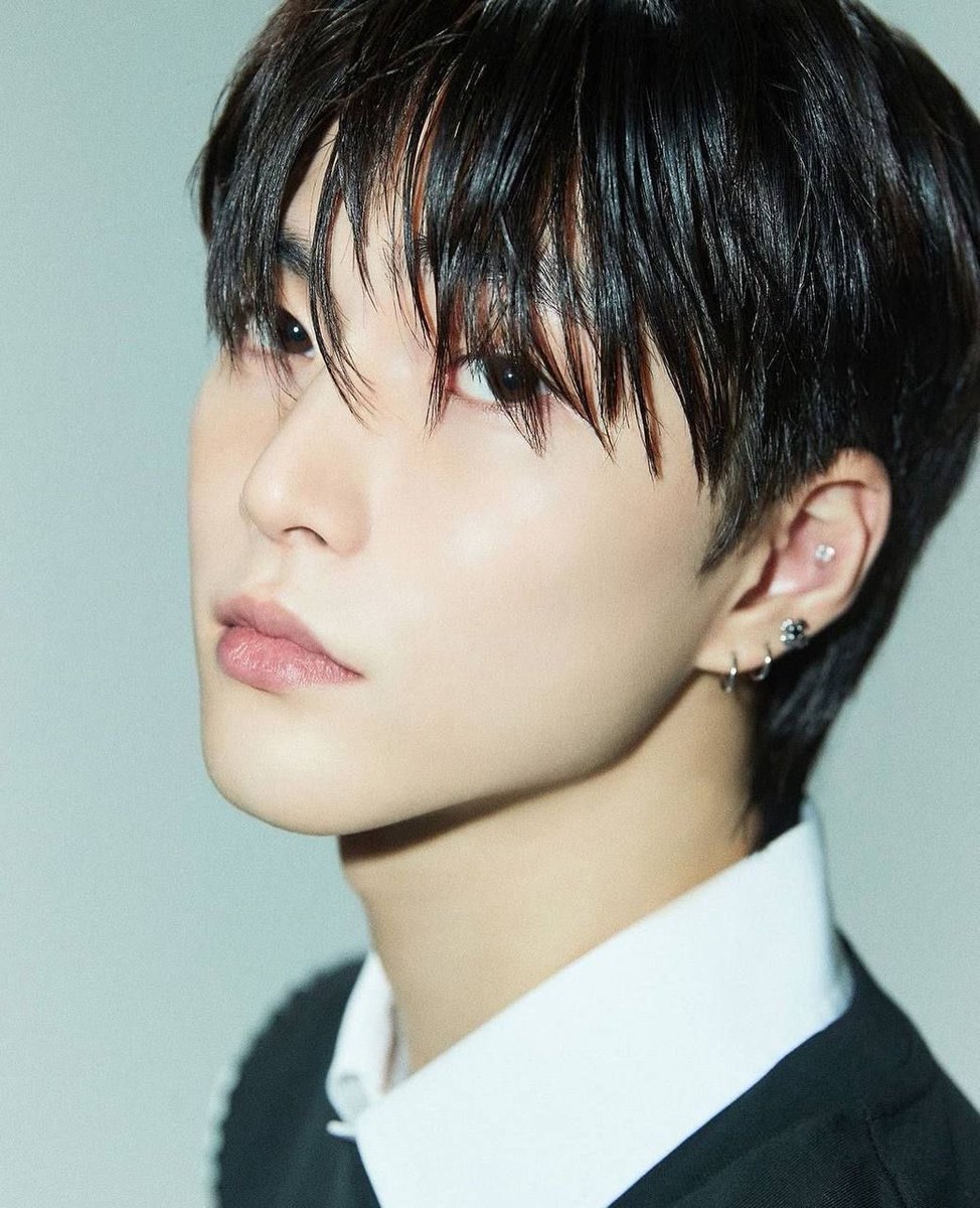 xnghanpics's tweet photo. full songs with seunghan’s voice, center seunghan, singer seunghan, dancer seunghan, album with just seunghan pcs and face on it, SOLOIST SEUNGHAN this July https://t.co/ZNyqNAcU3m