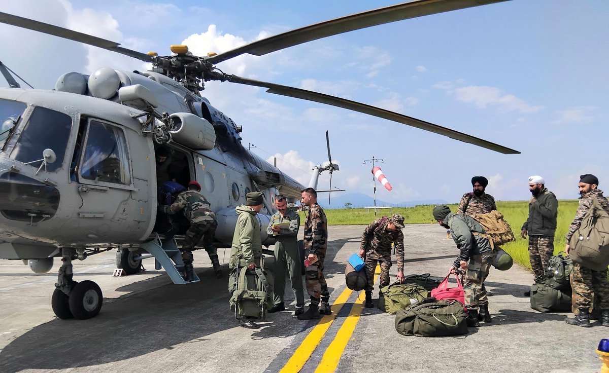 airnewsalerts's tweet photo. 🚁 In #Sikkim, the Army continues rescue ops in #Mangan district.
Today, airlifting is underway for stranded locals at #Chaten with a helicopter deployed from #Pakyong airport.
🛫 Yesterday, 48 individuals were airlifted from Chaten to Pakyong — including 28 civilians (3 minors, taxi drivers, govt officials) & 20 Army personnel.
#SikkimRescue #IndianArmy