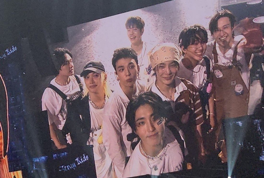 te amo bangchan
te amo leeknow
te amo changbin
te amo hyunjin
te amo jisung
te amo felix
te amo seungmin
te amo jeongin
los amo stray kids 𖹭