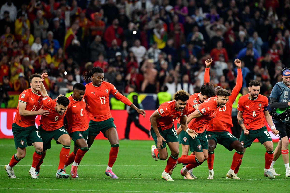 rmaworld_4's tweet photo. الفرحة لا توصل يا بشرررررر 

😭😭😭♥️♥️🇵🇹🇵🇹🇵🇹 https://t.co/mF0K0NjZyd