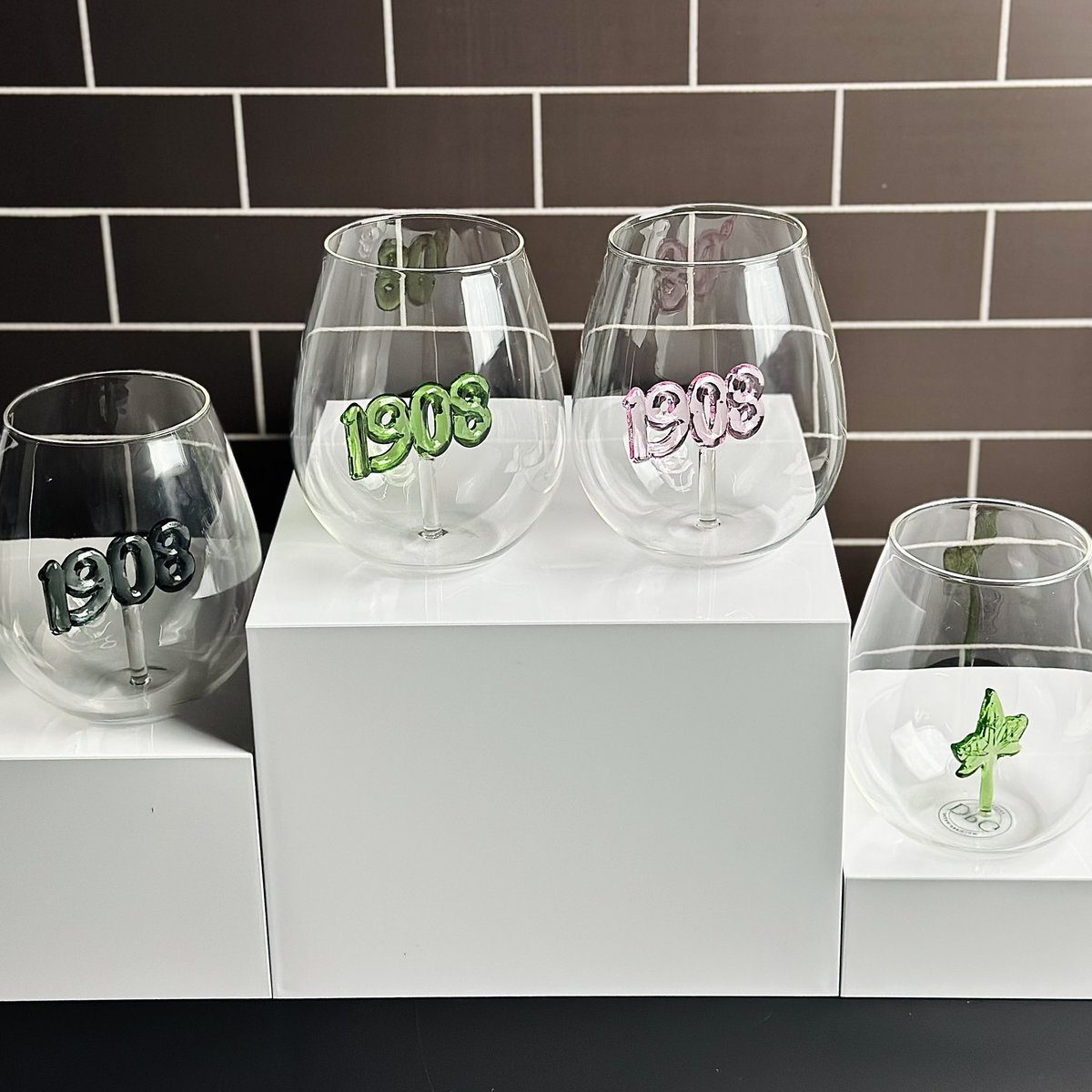 Xoxo_Tay__'s tweet photo. Okay friends I’m closing my wine glass business and everything is on sale for $5.00

I only have a little bit of my D9 collection left in stock. All orders over $75 will receive free shipping! 

Website link: https://t.co/FQszDUv7Qo https://t.co/CpbgEYEvwy