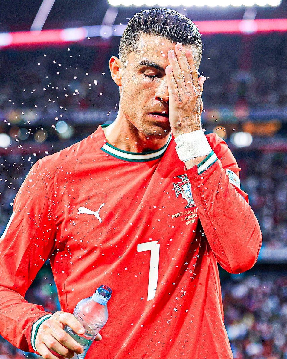 Portugal before Cristiano Ronaldo: 
0 finals reached
0 trophies won

Portugal with Cristiano Ronaldo:
4 finals reached
3 trophies won

Impact 🐐