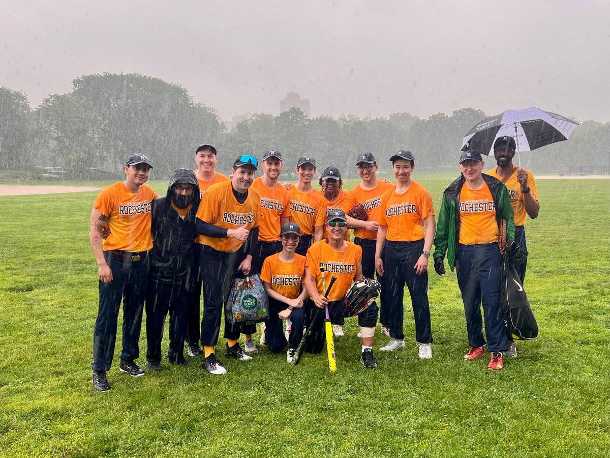 URNeurosurgery's tweet image. Thank you to @ColumbiaNeuro, @NREFORG, and @NeuroSoftball for organizing the 20th annual Neurosurgery Softball Tournament. Despite the rain 🌧️, it was a blast! 🧠🥎
#Neurosurgery #NeuroTwitter #MedEd #MedX #Softball #NYC #CentralPark #NeuroSoftballTourney