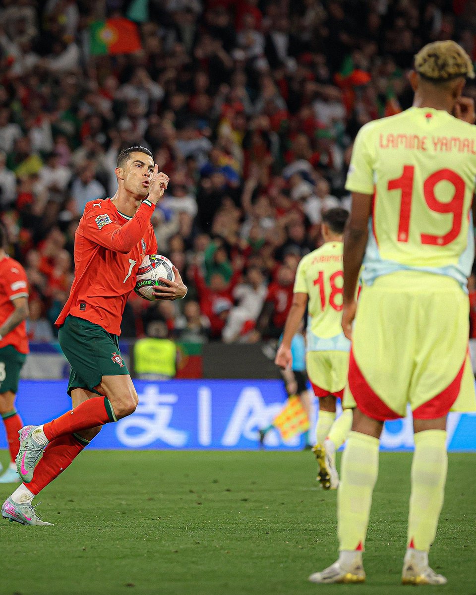 40 Yaş..

Hırs+Azim+Mücadele= Başarı

Gerçekten saygı duyulması gereken bir insan ve dünya yıldızı 🔥

#Ronaldo #Portekiz #UEFANationsLeague