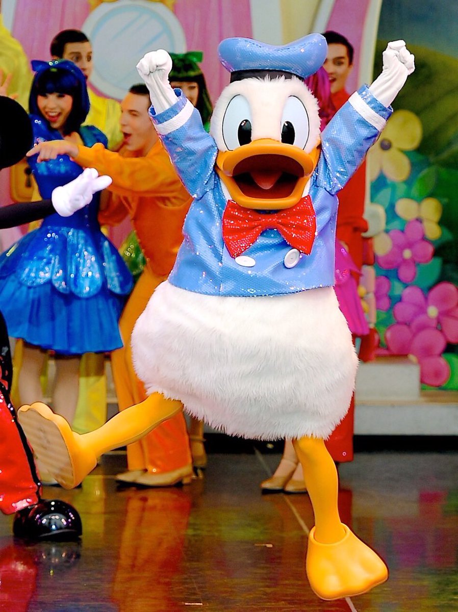MezzoMikiD's tweet photo. 1934年6月9日公開の『かしこいメンドリ』でスクリーンデビューしたドナルド☆
お誕生日おめでとう！
#ハッピーバースデードナルド https://t.co/4tlfFU7NVa