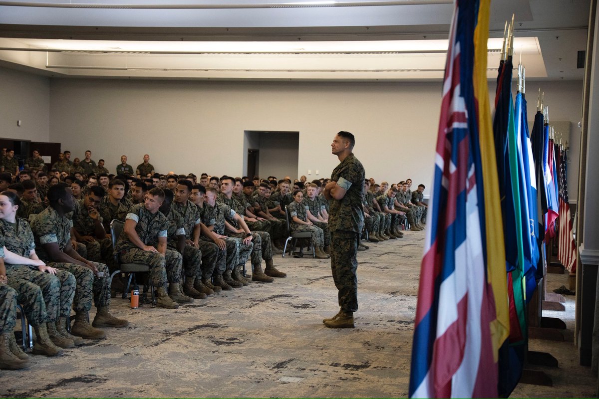 USMCSgtMaj's tweet image. I recently spent time with @2nd_MAW’s VMUT-2, gaining insight into their surveillance and reconnaissance abilities.
I also spoke with #Marines across @MCASCPPA, learning about their experiences while being stationed aboard the air station.
#EveryoneFights #Marine #AirStation