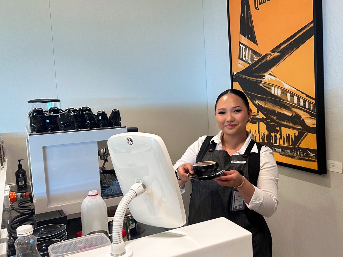 BaldeviaEilis's tweet image. Our @staralliance partners starting our morning departure flights off right, with the new barista coffee service at @airnzaustralia lounge at @BrisbaneAirport. Taking care of our @united and @staralliance customers, one cup of #hummingbirdcoffee at a time! 
#beingunited #TeamBNE