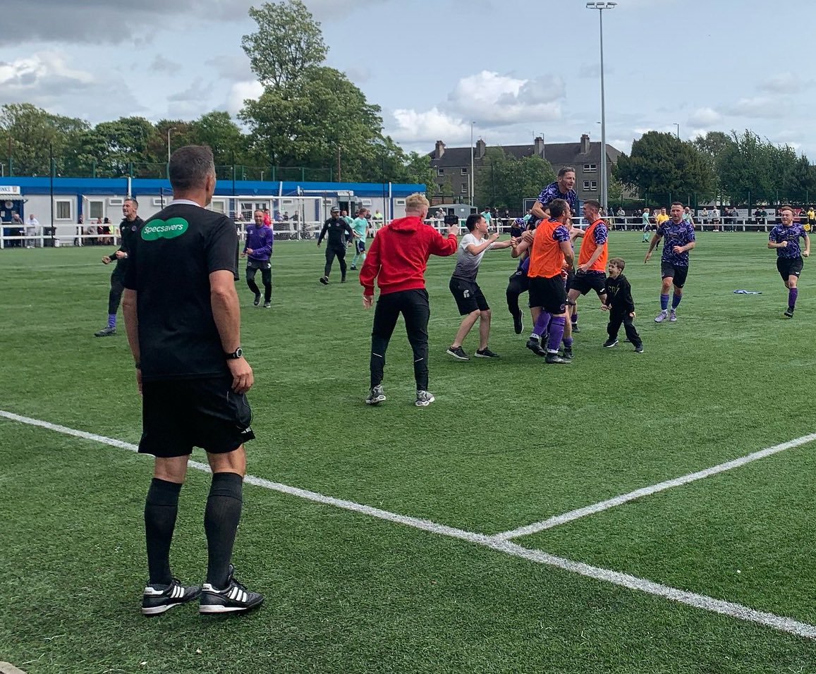 GDSFC2008's tweet image. FT Result!!

🏆 Only Sport Ltd Challenge Cup Final 
⚽️ @todholm 3-2 @CastlemilkCFC 

Great to see @BlairMcNally1 attending todays final to see quality of GDSFC football

Hope enjoyed it 🏆👍⚽️

@ScotAmFA @scottish_aff @OnlySportLTD1 @SnJsFootyFocus