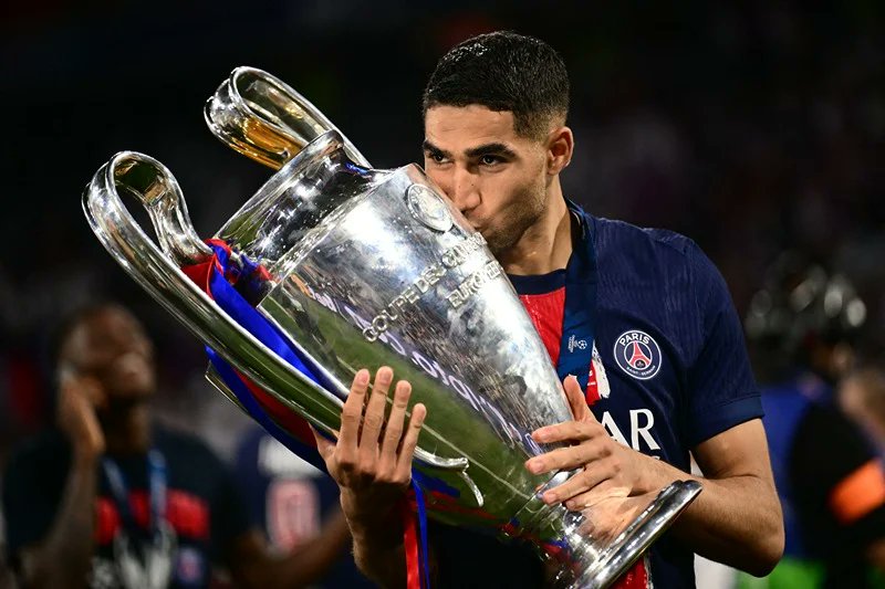 ImmigreParisien's tweet photo. Les deux meilleurs latéraux du monde sont Parisiens, sans AUCUN débat possible. ❤️💙 https://t.co/tPNzBCnf1Q