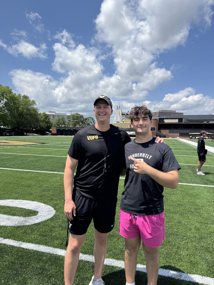BenFerber11's tweet image. Was great being back @VandyFootball today. Thank you @CoachGallantST and @coachj_lepak for having me out. Snapped perfect on field goal and won the competition and snapped well on punt. Can’t wait for the future! @SpecialTeamsU @HKA_Tanalski @JETB12 @CoachStudOL @Get__Recruited