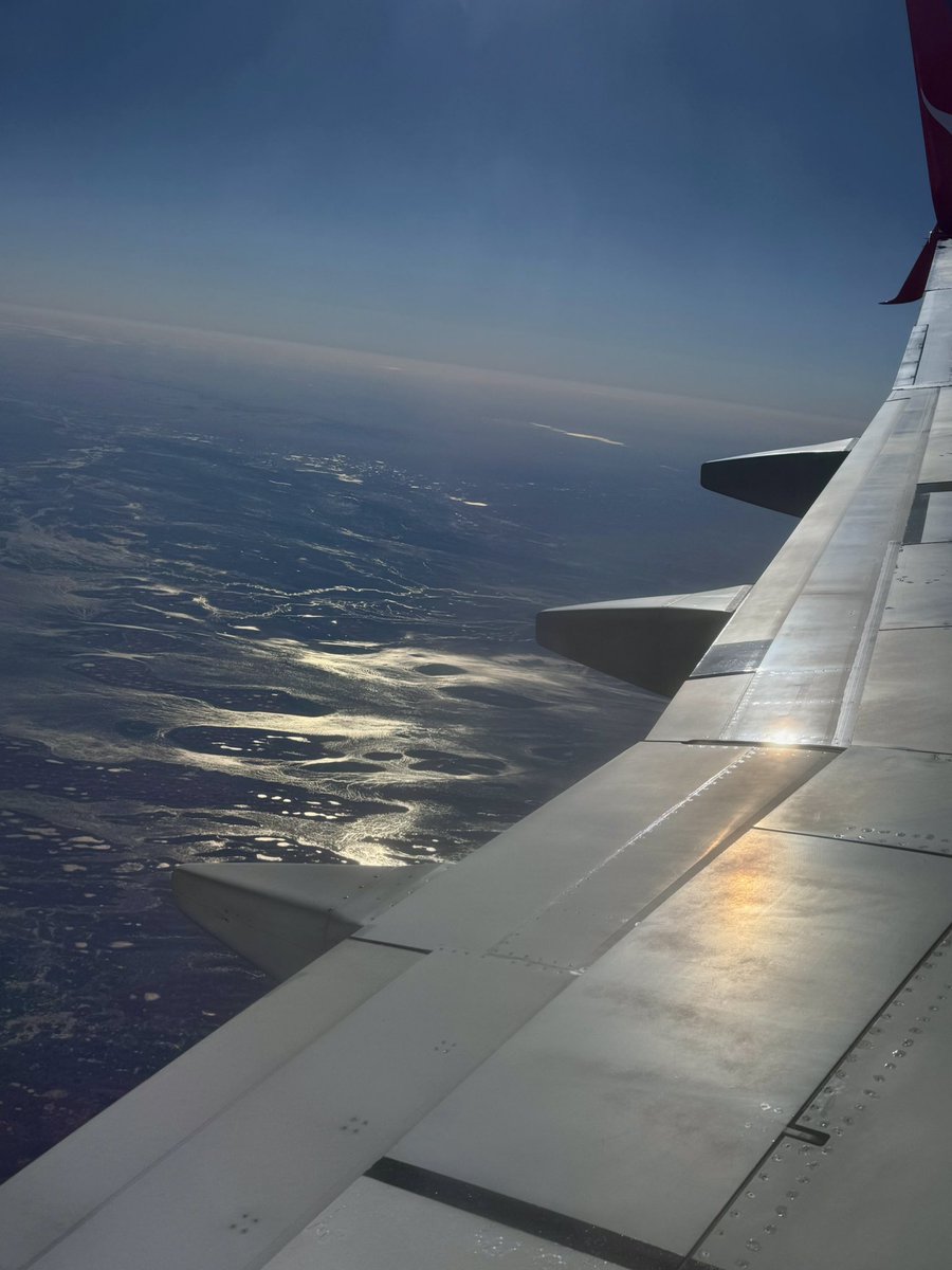 So excited to be flying over the edges and tributaries of Kati Thanda during a flood event. Once in a lifetime views! 😍