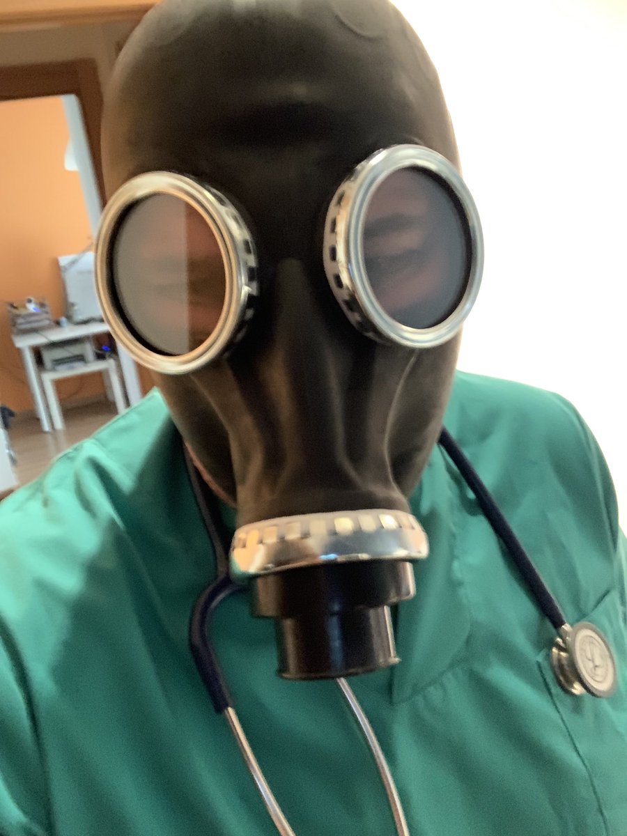 downsmokesp's tweet photo. I bought a gas mask and I'm trying it out while I take some photos. #gasmask #gasmaskmonday #medicalfetish #smoke #smokingfetish https://t.co/auCMt0ytZh