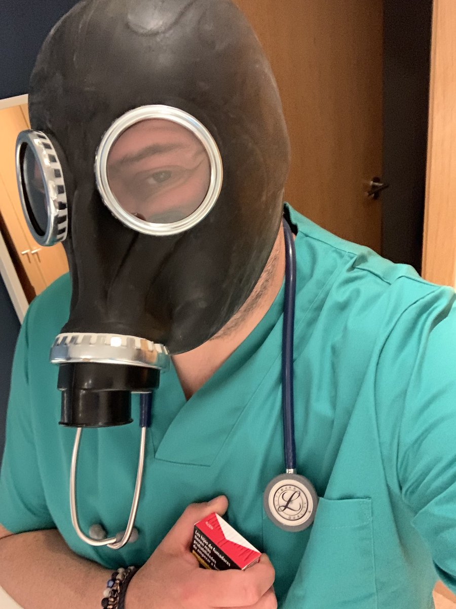 downsmokesp's tweet photo. I bought a gas mask and I'm trying it out while I take some photos. #gasmask #gasmaskmonday #medicalfetish #smoke #smokingfetish https://t.co/auCMt0ytZh