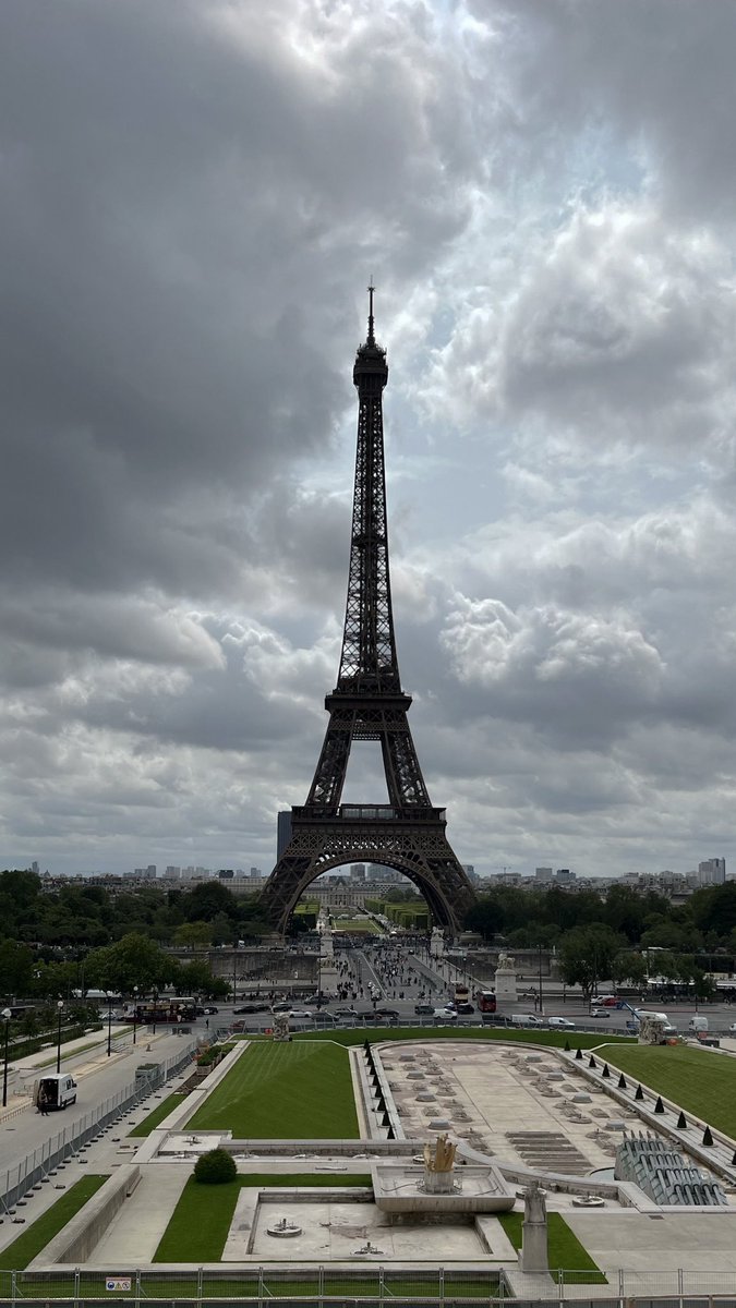 y2tm_'s tweet photo. 📍Paris, France https://t.co/CNX1PHzEW9
