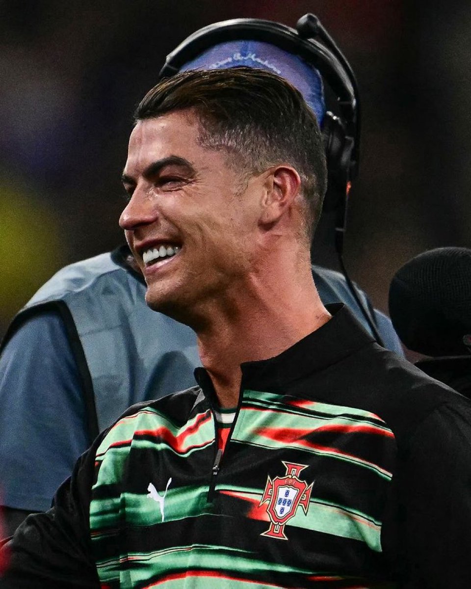 Para um fã do futebol português, é impossível não ficar feliz por Cristiano Ronaldo. 

Antes dele, 0 finais. Com ele, 4. 3 títulos.

Pode-se discutir o seu papel, mas nunca a sua importância.