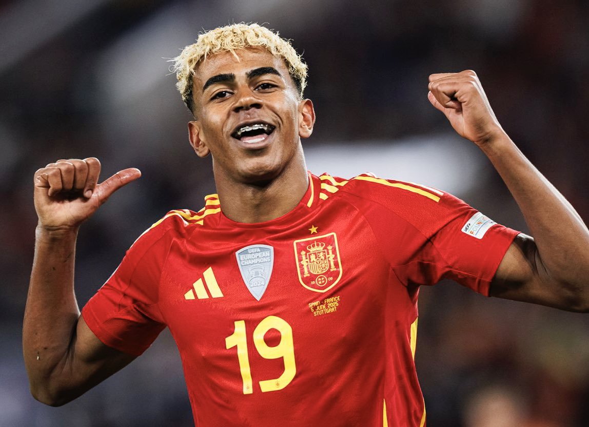 sharonsajii's tweet photo. 17 years old and this much hate on him in this app shows the greatness of him.

What was Ronaldo doing when he was 17🤦 https://t.co/Ur6Sci3HYz