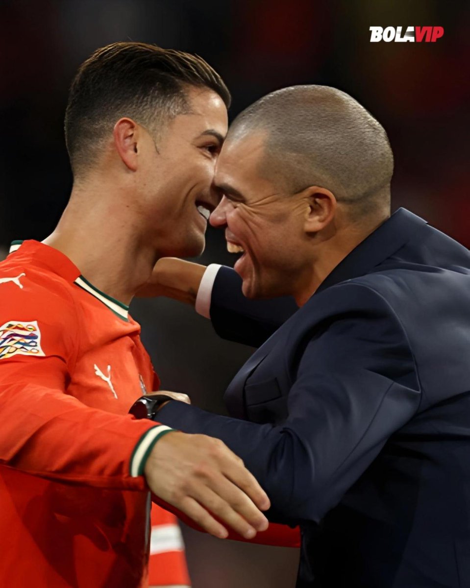 El abrazo de dos leyendas Portuguesas de más de 40 añitos. DON CRISTIANO RONALDO Y EL ETERNO DEFENSA PEPE. 👏