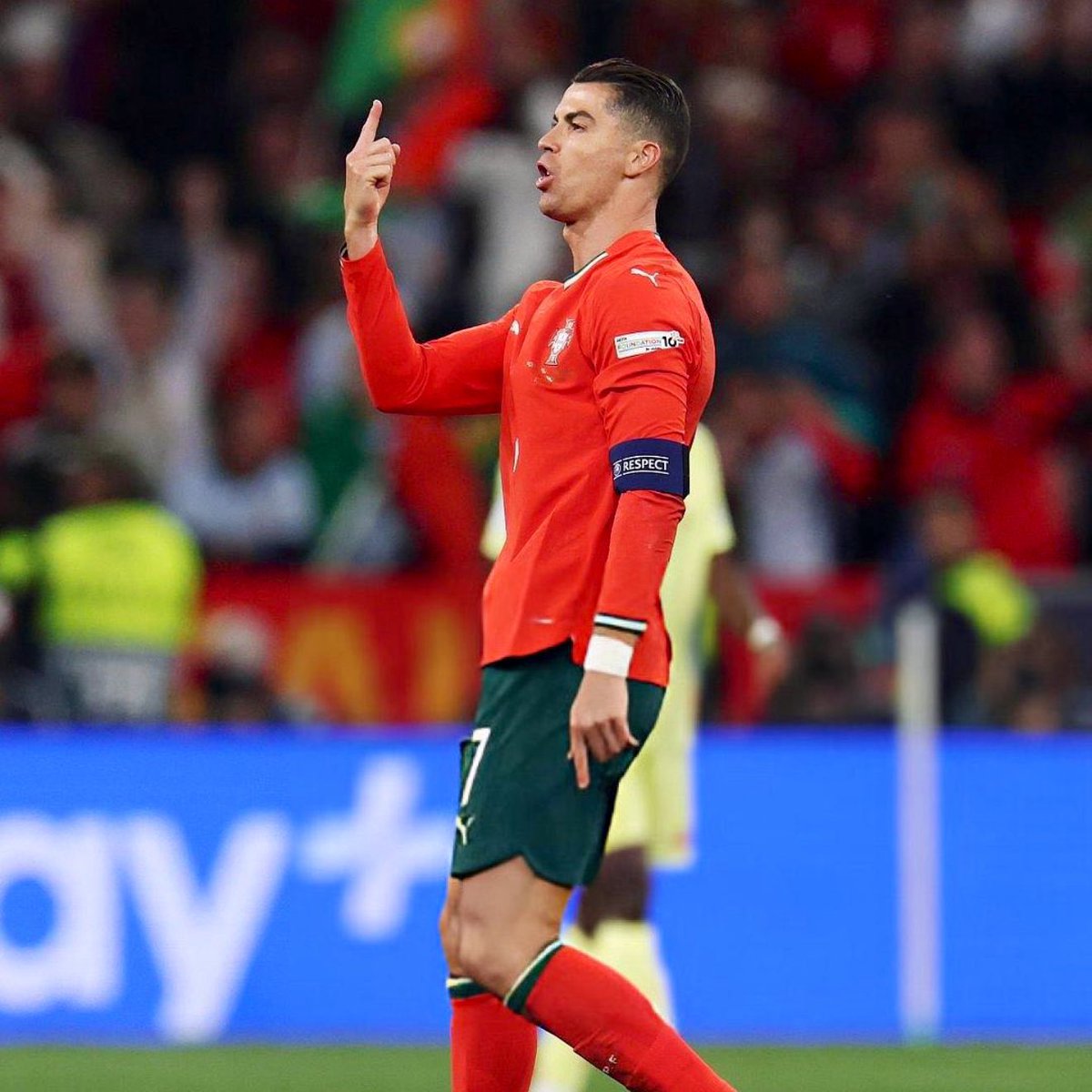 يقول لمن يحبه siiiiiiiiiiii

و لمن يعانده يقول تخسسسسسسسي 💛