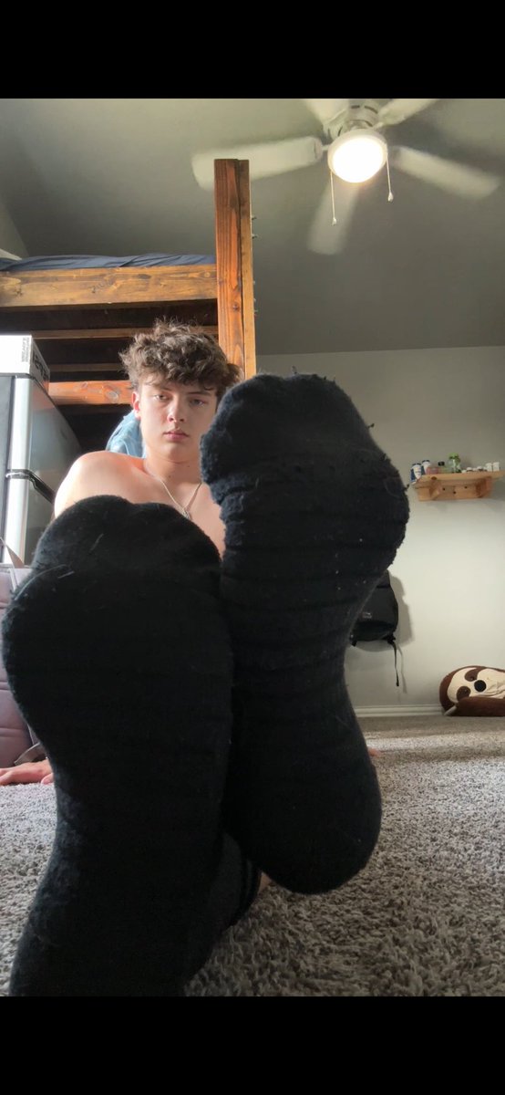 Let your mind wander as your new MASTER takes control.
#malefeet #findom