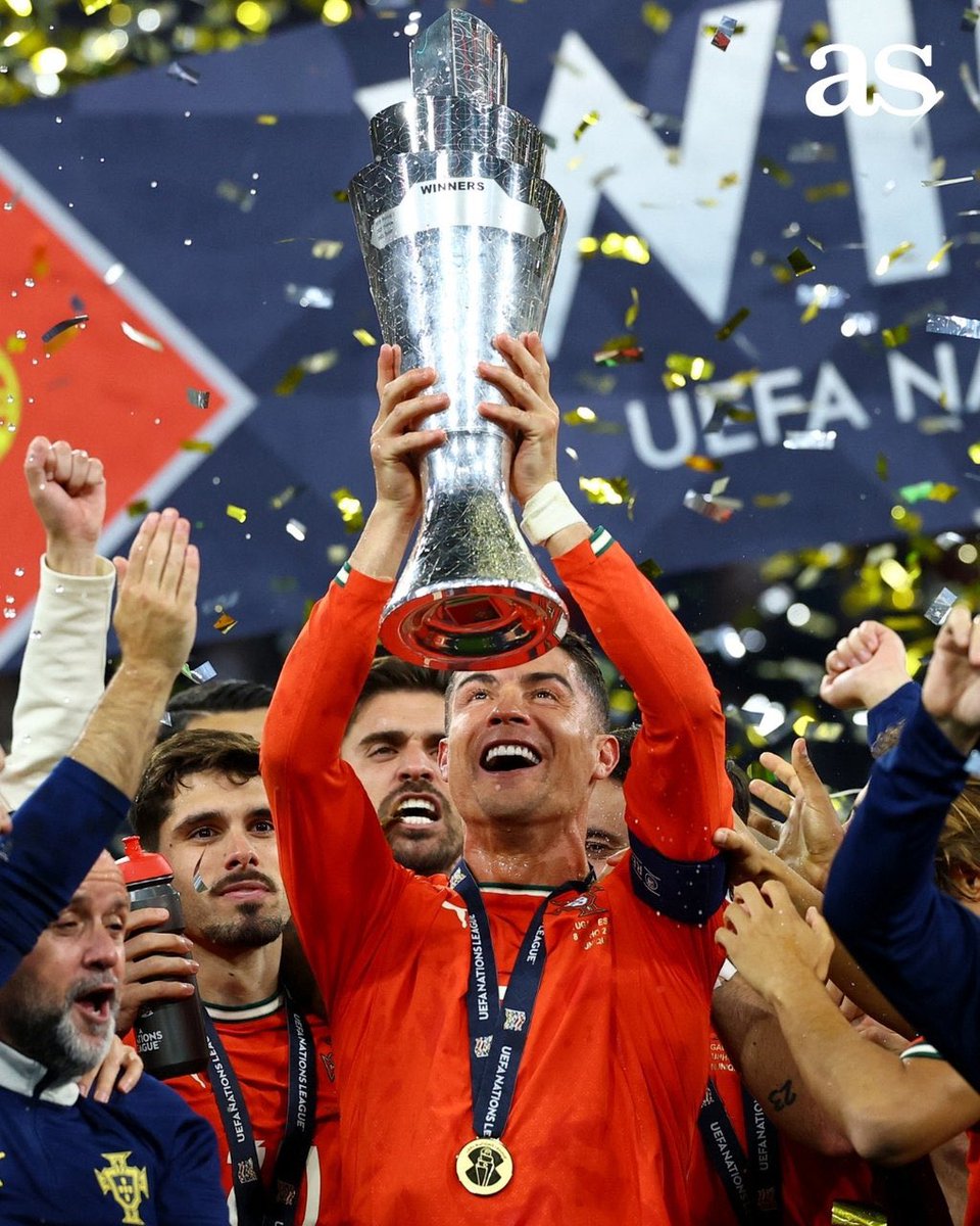 بعمر 40 سنة .. لا زال يحقق المجد ♥️