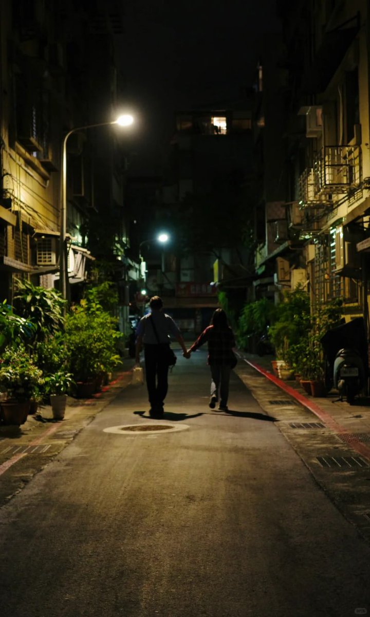 夜光の下で暖かい一幕です!私は年を取ってからです，，，，，，